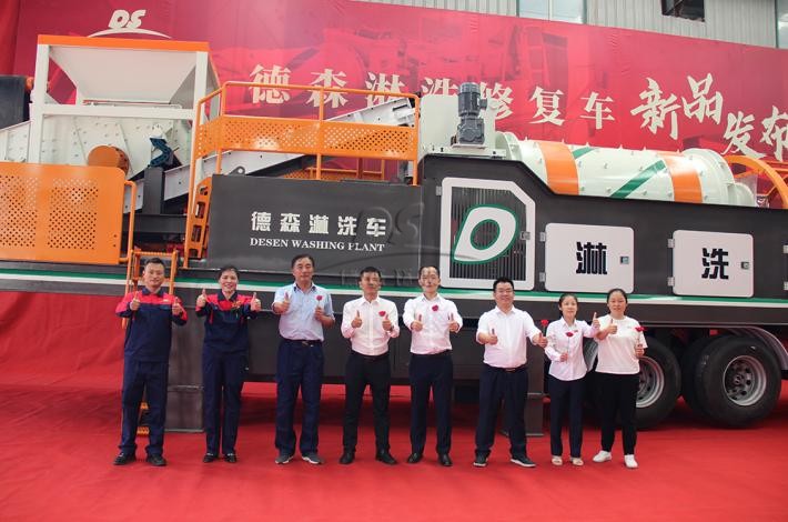 LETOU乐投淋洗车合影 LETOU乐投淋洗车合影